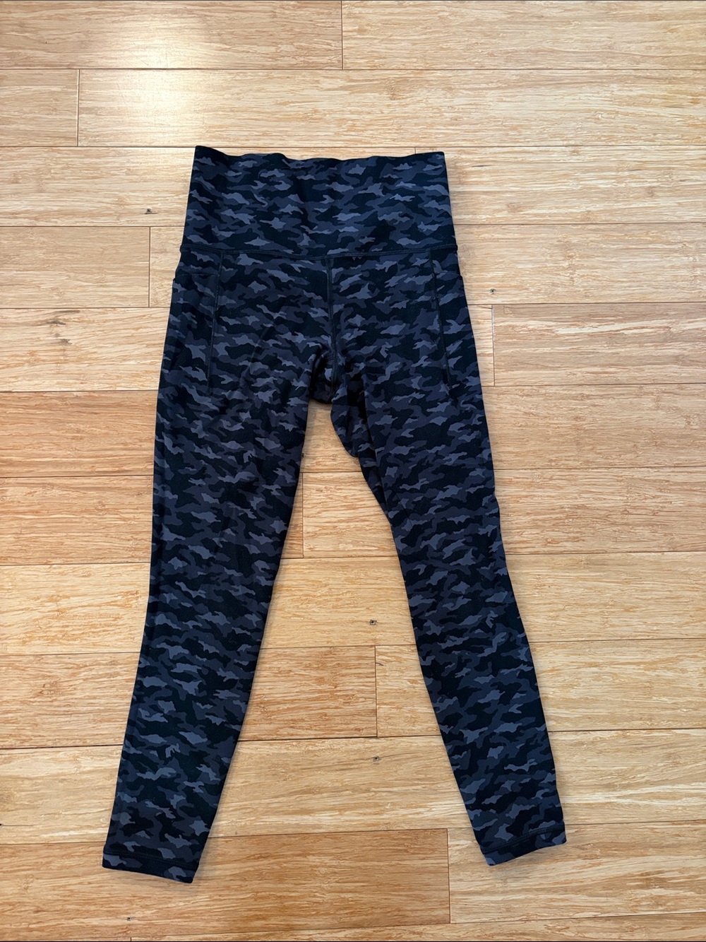 Athleta Salutation Stash Pocket II Printed 7/8 Tight